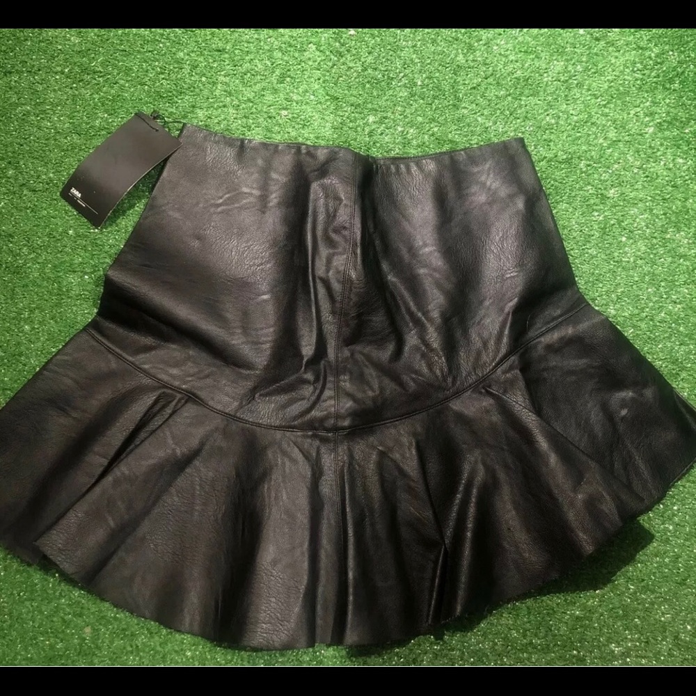 Zara black faux leather ruffled bottom skirt size XS…NWT
